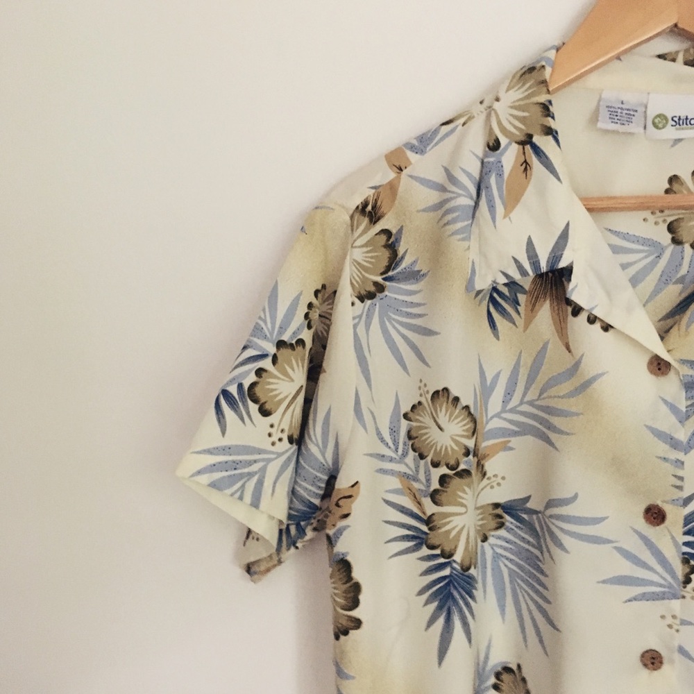 SOLD Aloha Floral Top - Picture 4 of 4